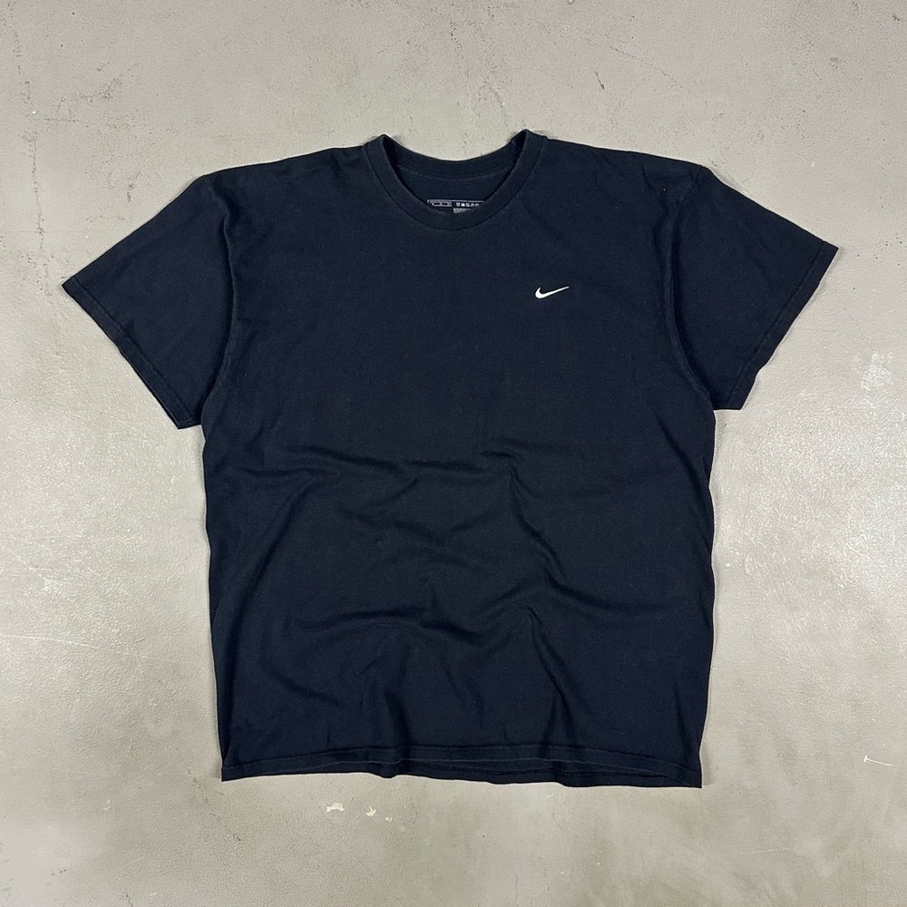 Vintage Y2K Nike Sportswear Retro Causal Essential Tee T-Shirt Size XL